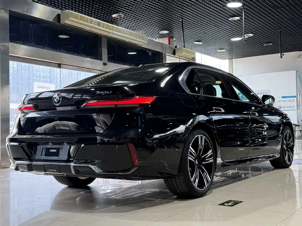 BMW 7 Series 2023 740Li Leading M Sports Package купить на сайте DeffCars