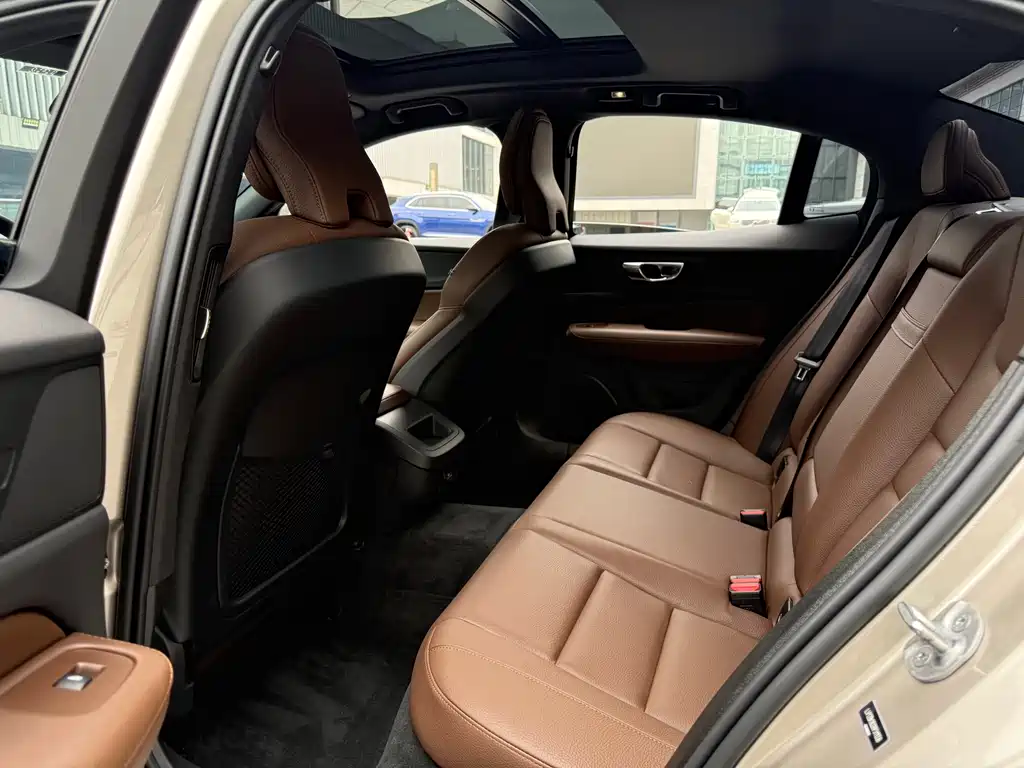 Volvo S60 2024 B4 Zhiyi Luxury Edition купить на сайте DeffCars