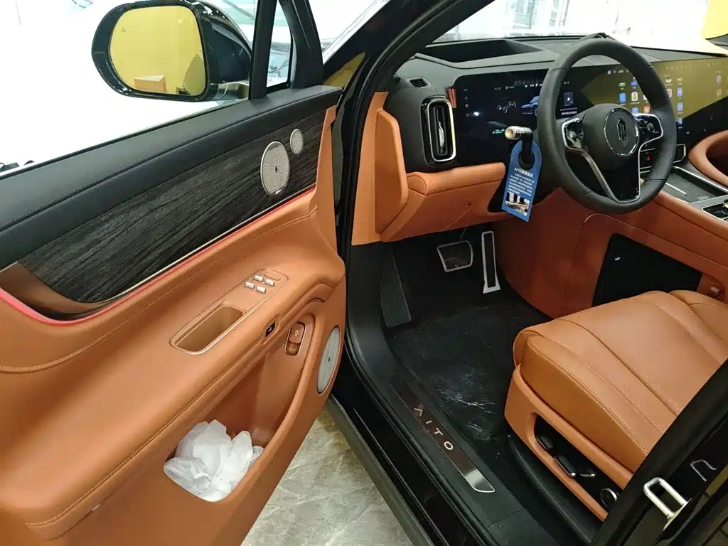 Wenjie M9 2025 extended range Ultra version 52kWh 6-seater version 192-line lidar) купить на сайте DeffCars