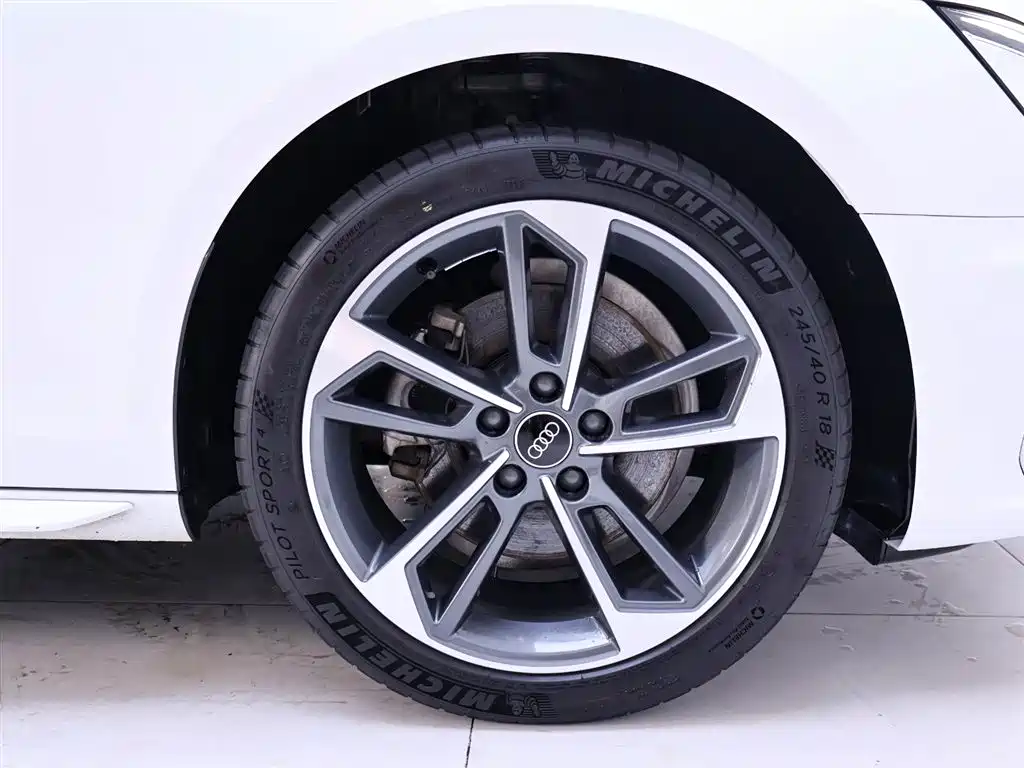 Audi A4L 2023 40 TFSI Fashionable and Dynamic купить на сайте DeffCars