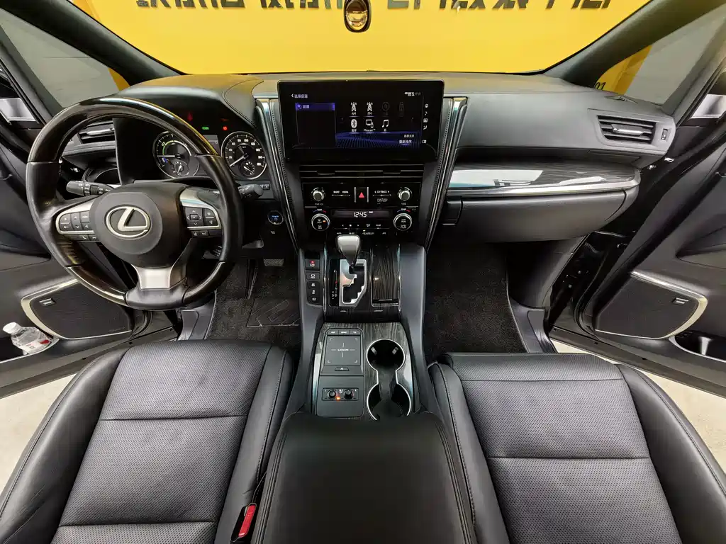 Lexus LM 2020 300h seven-seater elegant version купить на сайте DeffCars