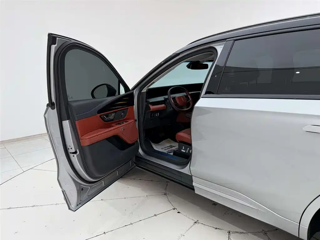 Voyager 2023 2.0T four-wheel drive Zunrui hybrid version купить на сайте DeffCars