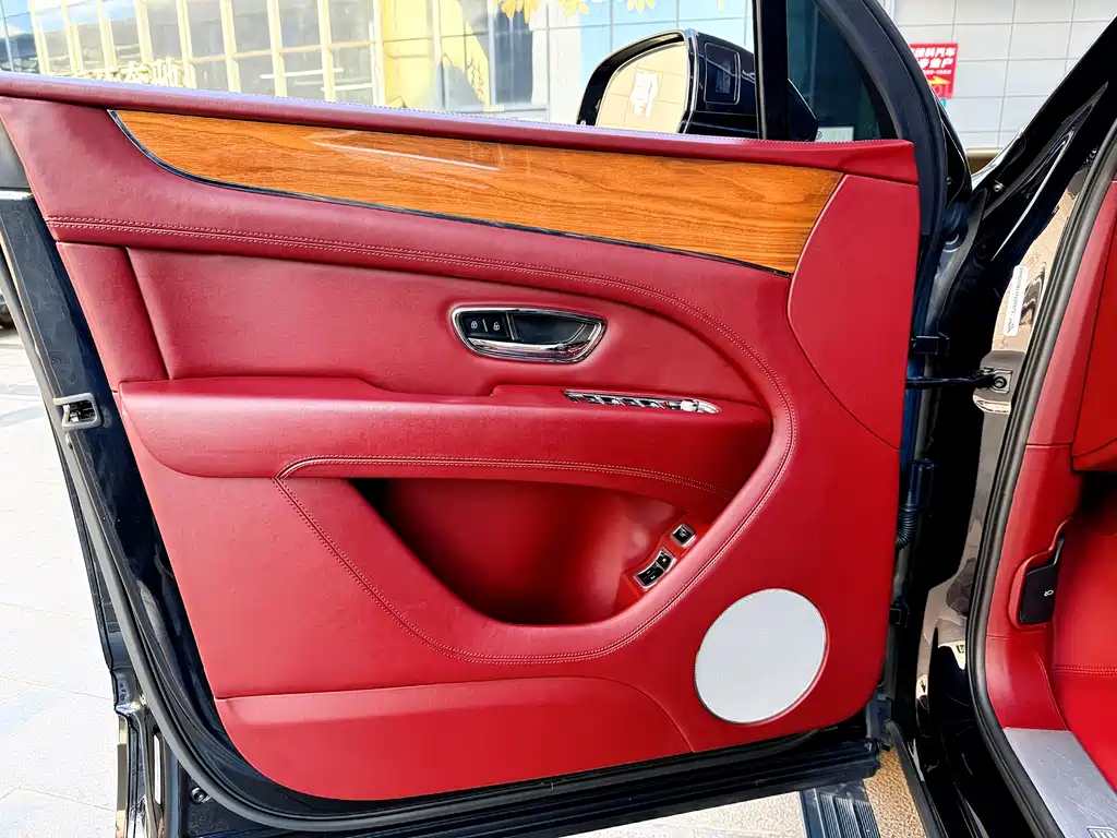 Bentayga 2021 4.0T V8 купить на сайте DeffCars