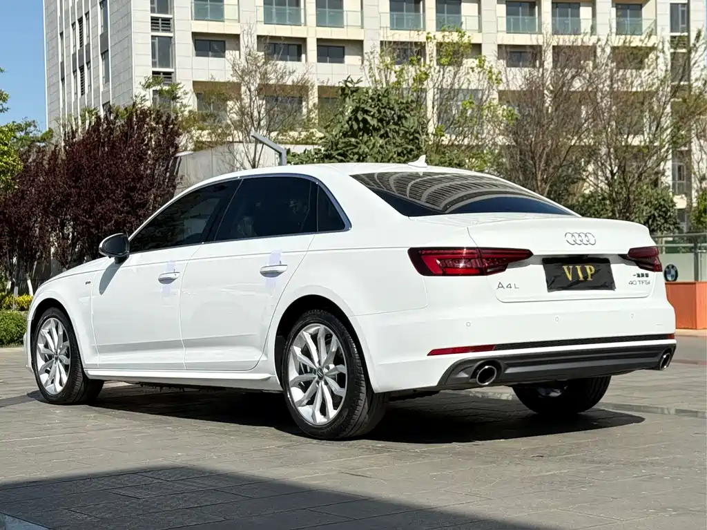 Audi A4L 2018 30th Anniversary Model 40 TFSI Fashion Model купить на сайте DeffCars