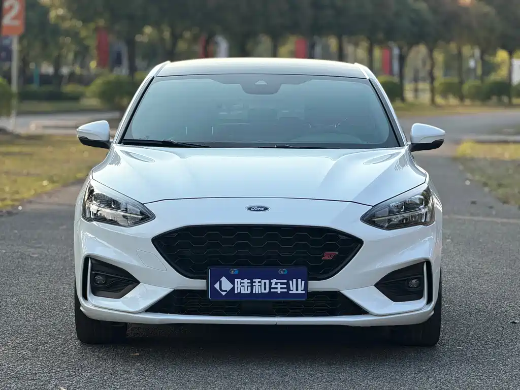 Focus 2021 Hatchback EcoBoost 180 Automatic ST Line купить на сайте DeffCars
