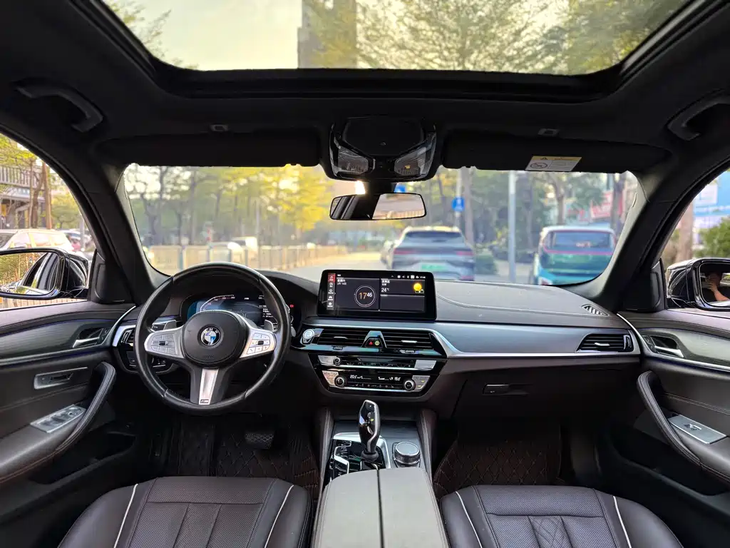 BMW 5 Series 2023 530Li Leading M Sports Package купить на сайте DeffCars