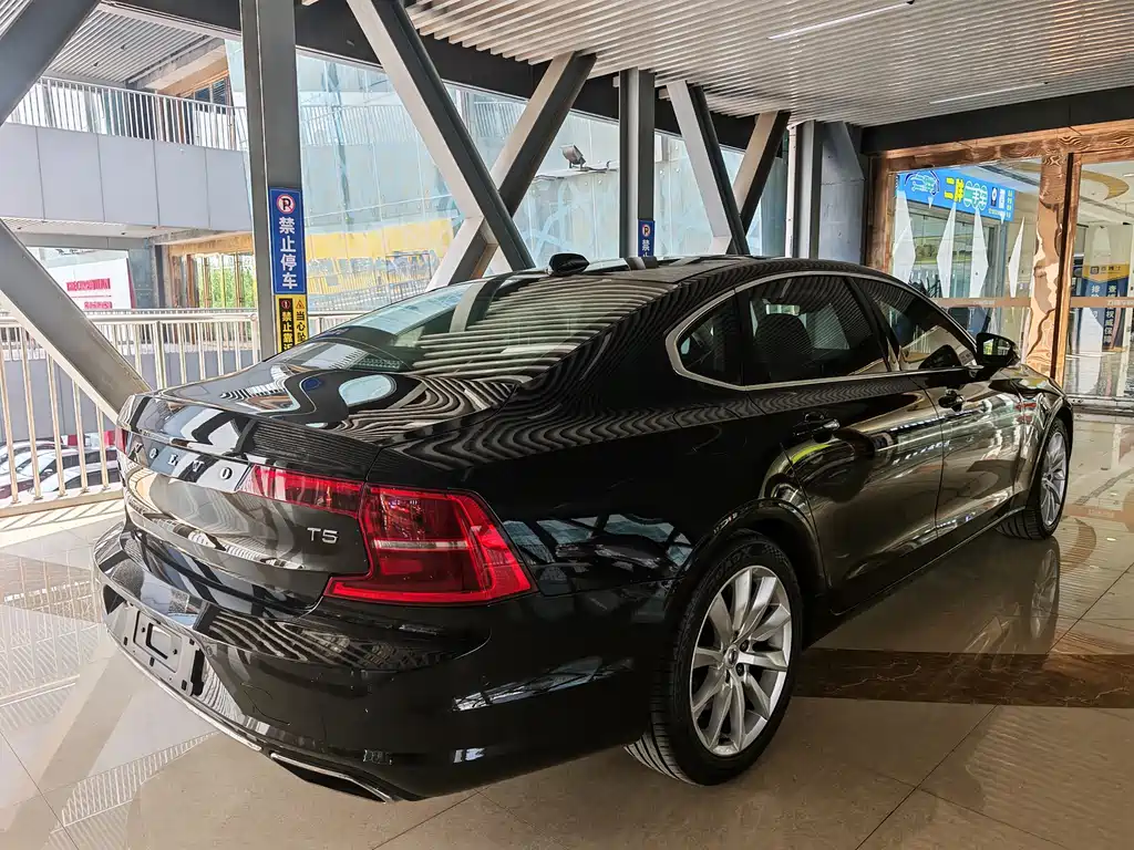 Volvo S90 2018 T5 Zhiyuan Edition купить на сайте DeffCars