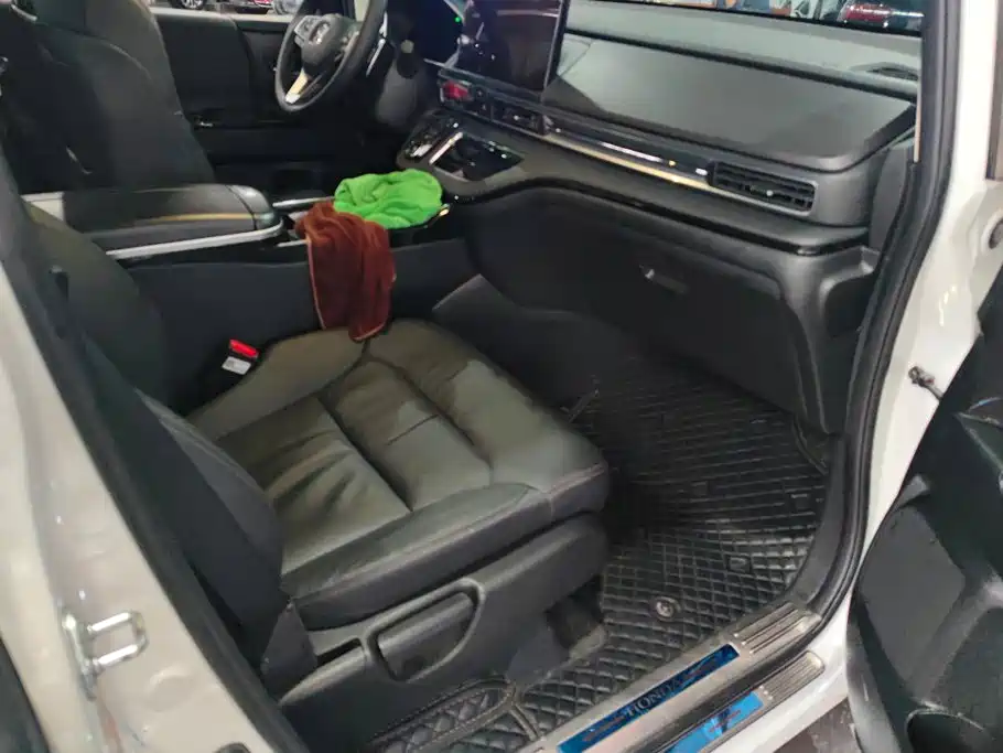 Alison 2022 2.0L e:HEV Deluxe Edition купить на сайте DeffCars