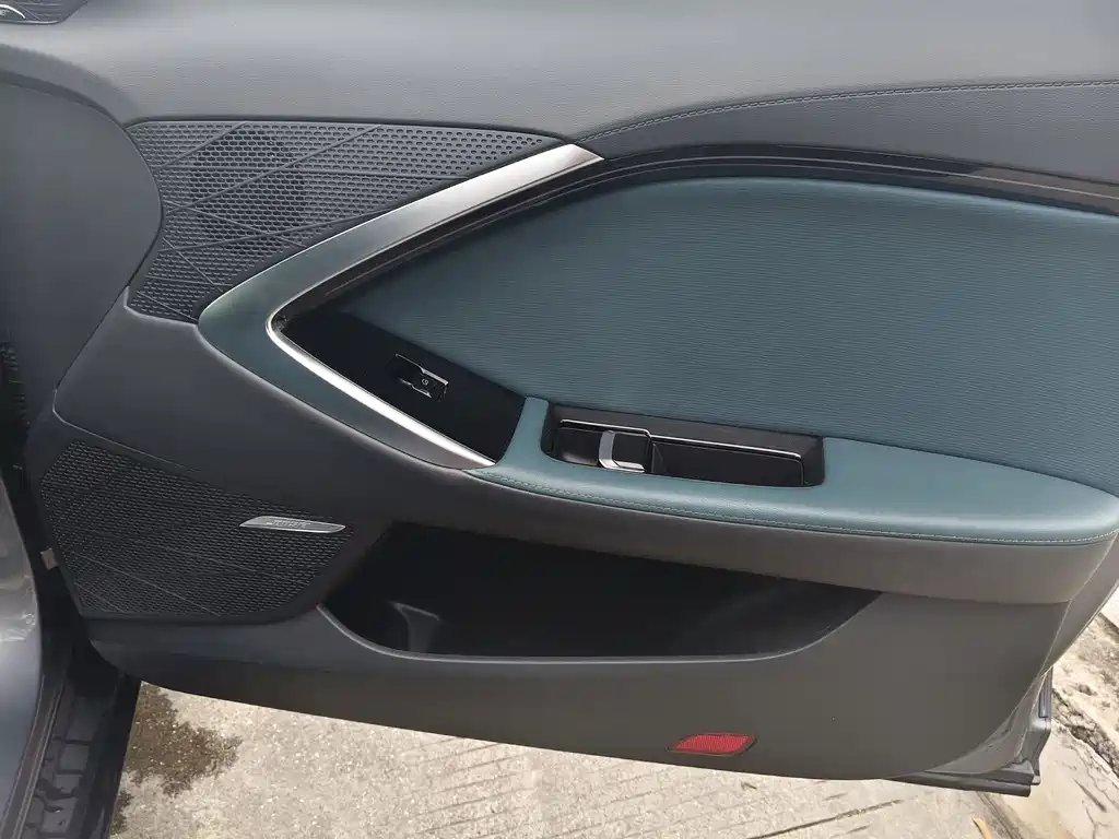 MG7 2023 2.0T Automatic Beauty Hunting Luxury Edition купить на сайте DeffCars