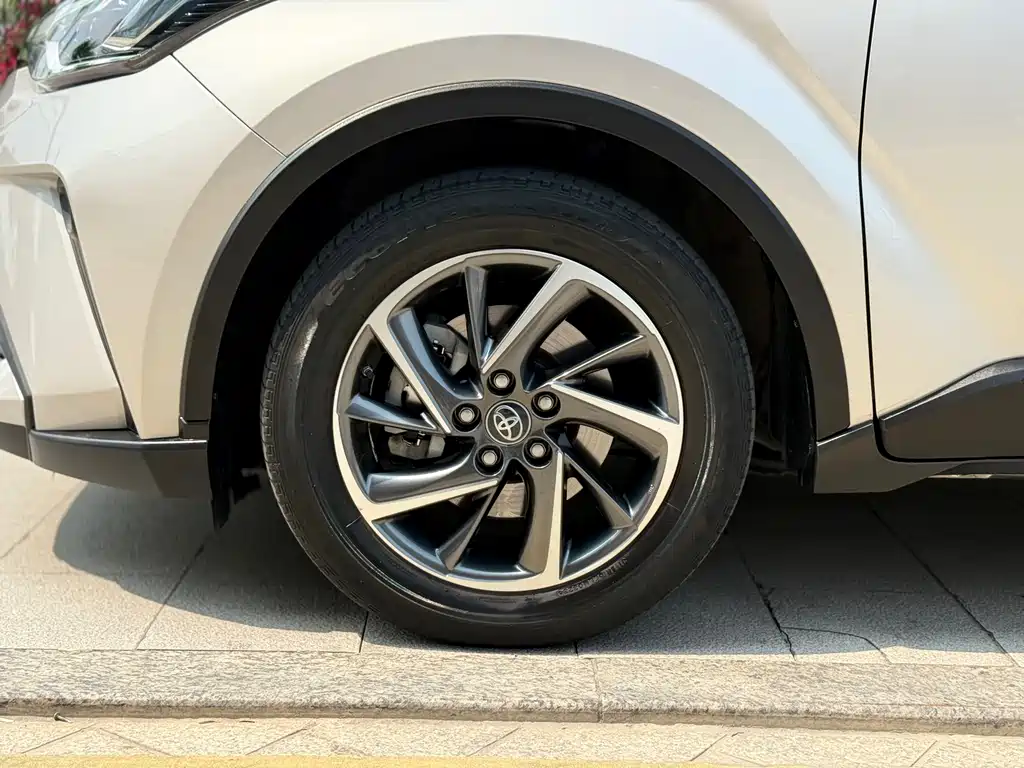 Toyota C-HR 2021 2.0L Luxury Edition купить на сайте DeffCars