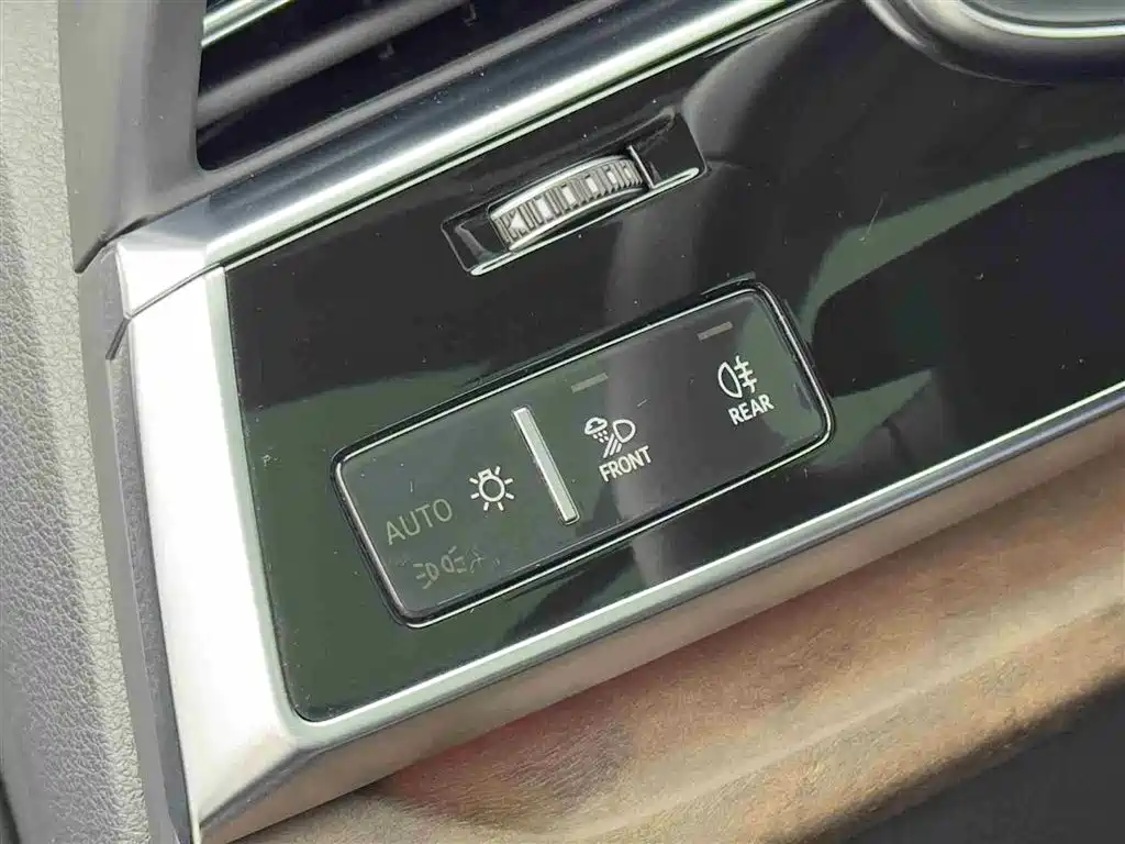 Audi Q7 2023 55 TFSI quattro S line sports купить на сайте DeffCars