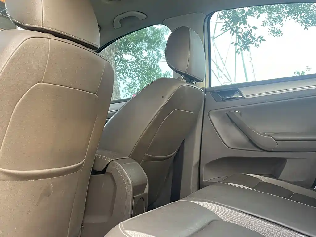 Bora 2014 1.6L automatic comfort type купить на сайте DeffCars