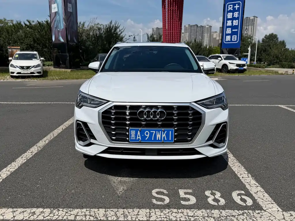 Audi Q3 2023 35 TFSI Fashionable and Dynamic (1.4T) купить на сайте DeffCars