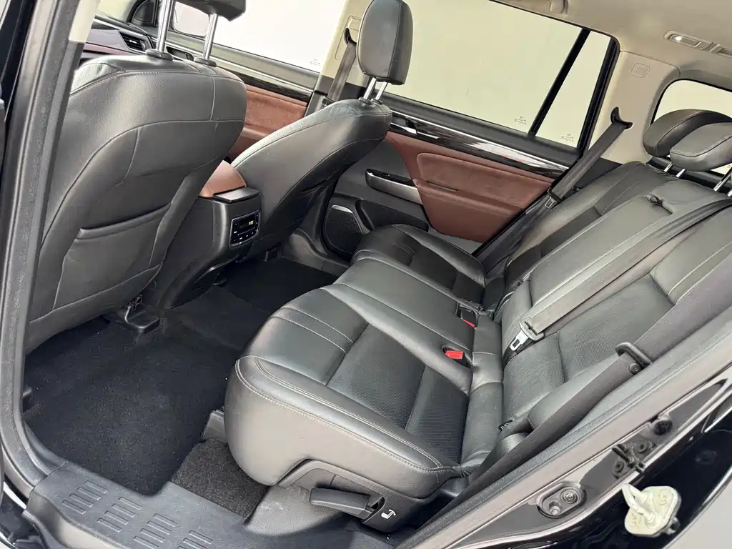Trumpchi GS8 2017 320T 2WD Luxury Connected Edition (seven seats) купить на сайте DeffCars