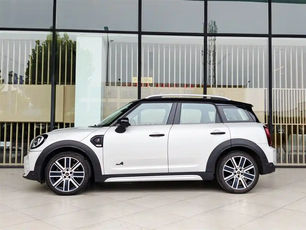Countryman 2023 2.0T Cooper S ALL4 connoisseur купить на сайте DeffCars