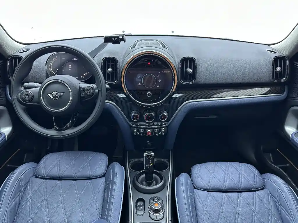 MINI COUNTRYMAN 2021 1.5T COOPER ALL4 Connoisseur купить на сайте DeffCars