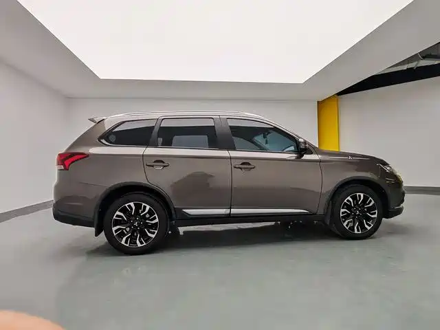 Outlander 2020 2.0L 2WD Enjoy Edition 5 seats купить на сайте DeffCars