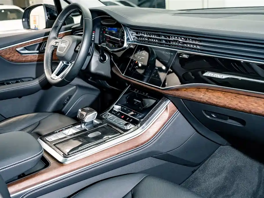 Audi Q7 2024 45 TFSI quattro S line sports купить на сайте DeffCars