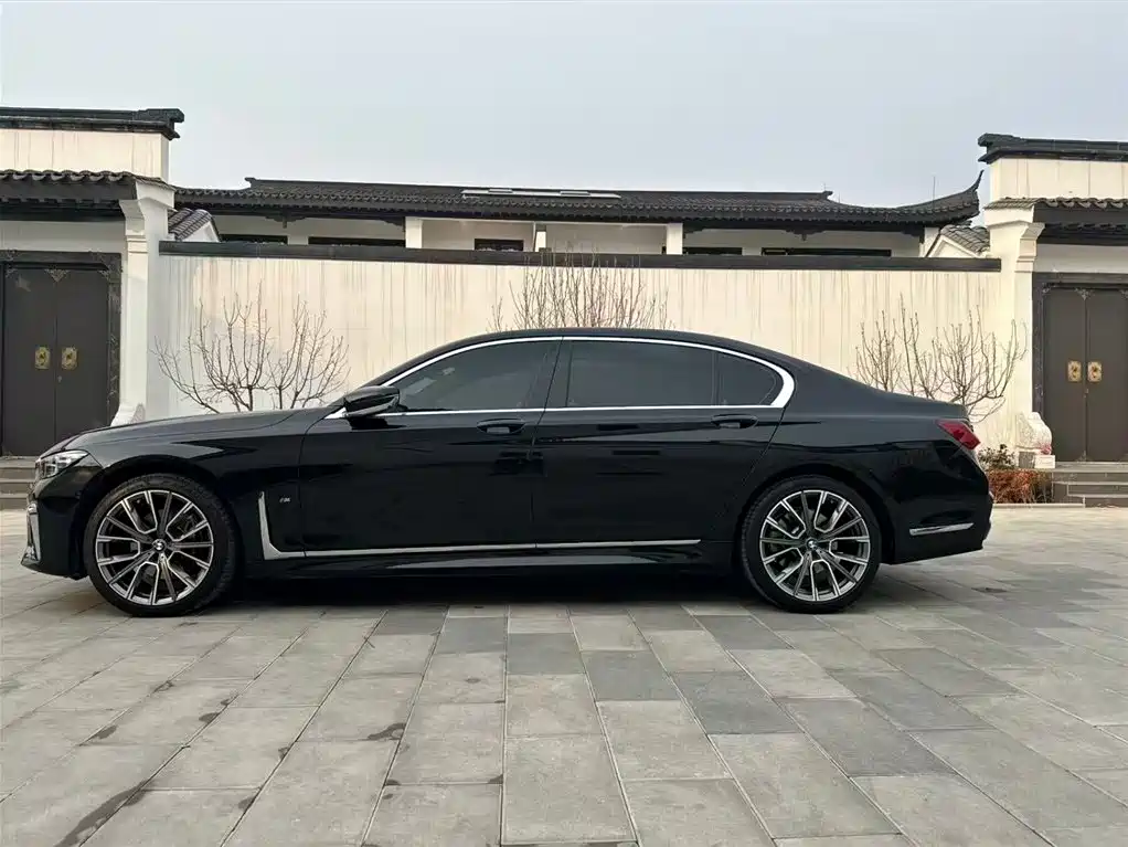 BMW 7 Series 2021 740Li xDrive Executive M Sports Package купить на сайте DeffCars
