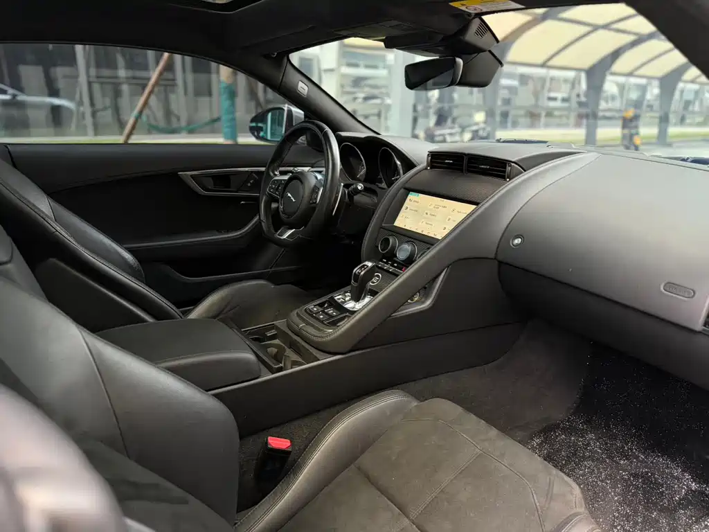 Jaguar F-TYPE 2019 2.0T hardtop version купить на сайте DeffCars