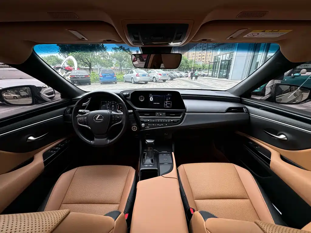 Lexus ES 2021 260 Excellence Edition купить на сайте DeffCars