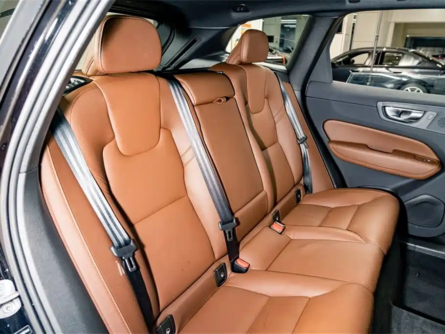Volvo XC60 2025 B5 four-wheel drive Zhiyuan luxury version купить на сайте DeffCars