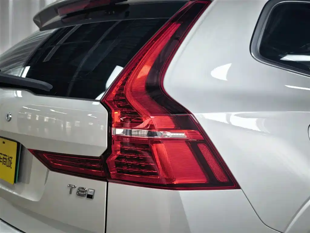 Volvo XC60 plug-in hybrid 2025 plug-in hybrid long-range four-wheel drive Zhiyuan luxury version купить на сайте DeffCars