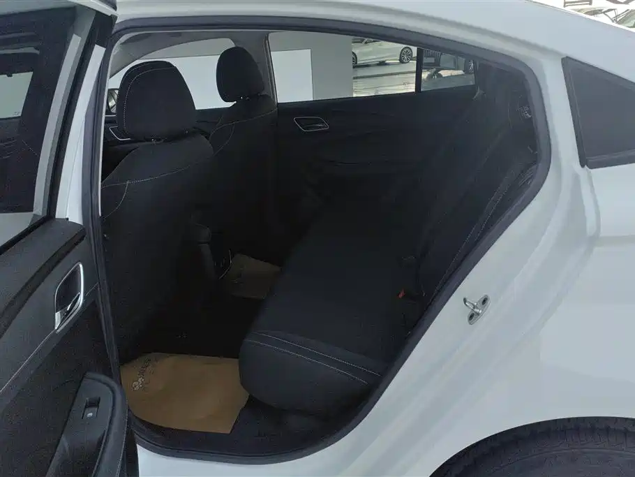 Roewe i5 2020 1.5L manual 4G Internet leading version купить на сайте DeffCars