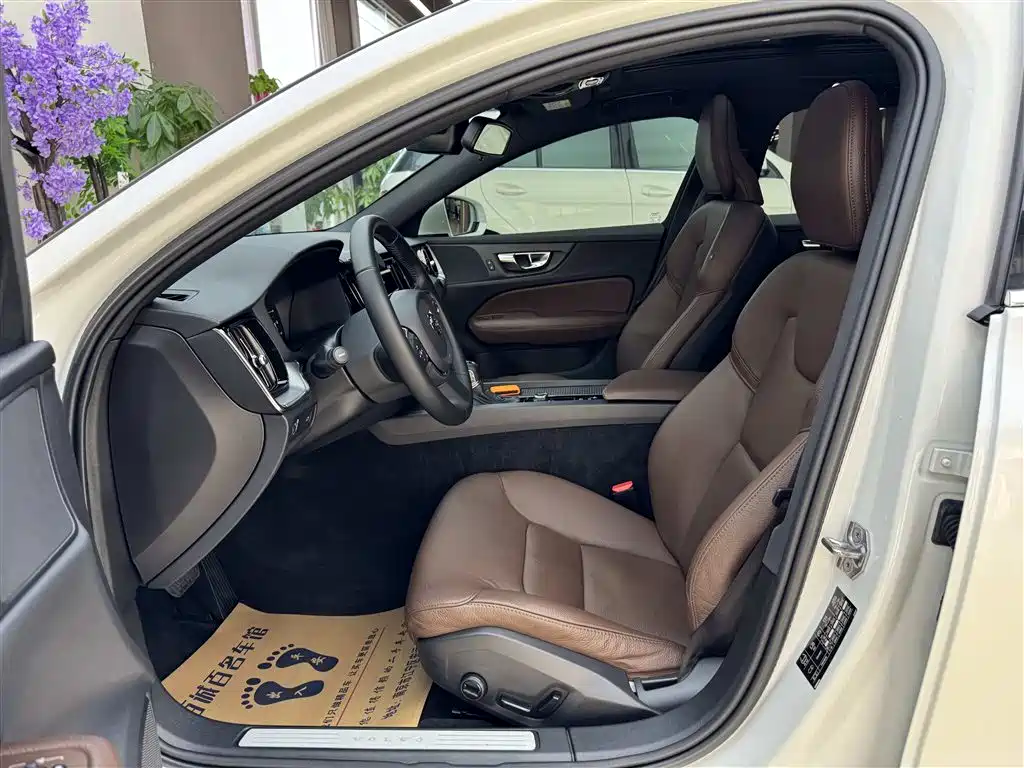 Volvo S60 2021 T4 Zhiyi Luxury Edition купить на сайте DeffCars