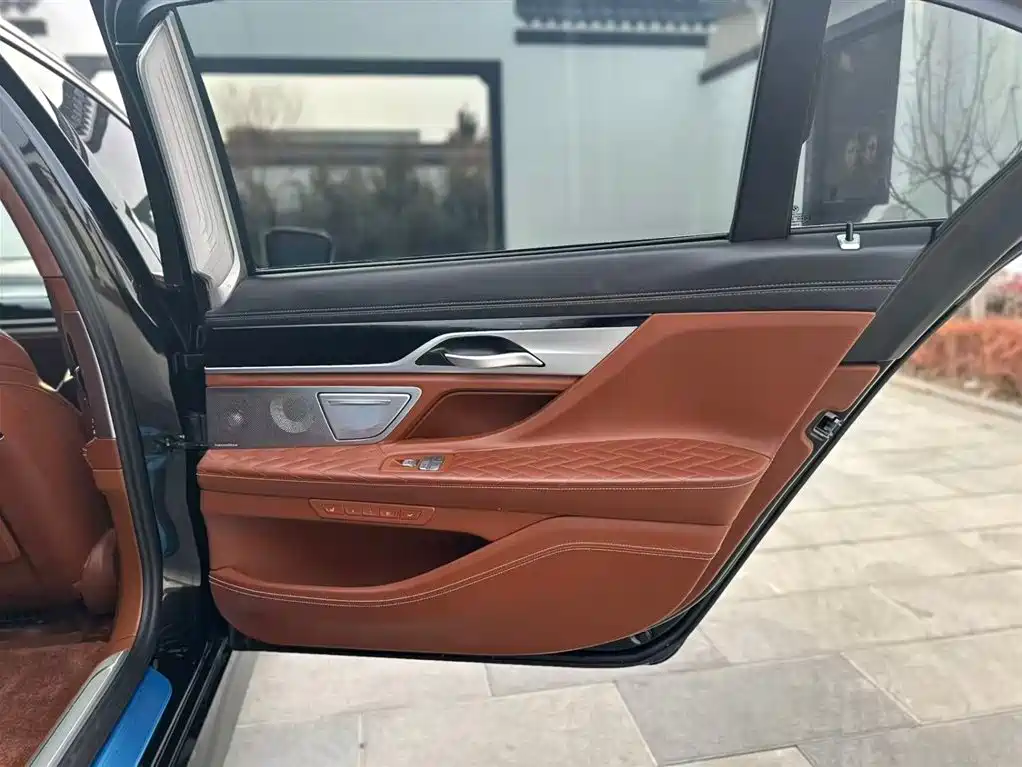 BMW 7 Series 2021 740Li xDrive Executive M Sports Package купить на сайте DeffCars