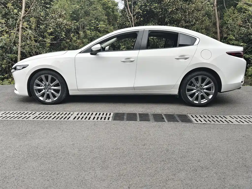 Mazda3 Angkesela 2021 2.0L Automatic Premium Edition купить на сайте DeffCars