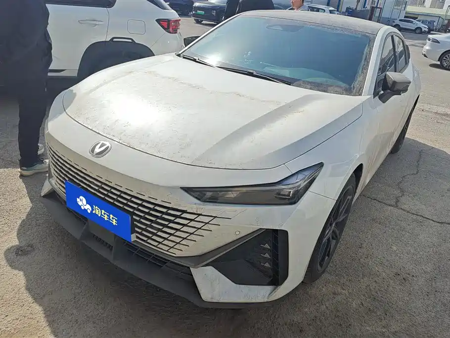 Changan UNI-V 2023 1.5T premium model купить на сайте DeffCars