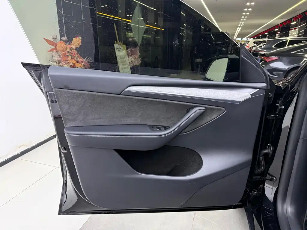 Model Y 2023 long-range all-wheel drive version купить на сайте DeffCars
