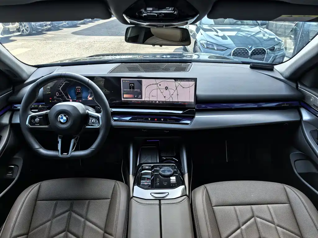 BMW 5 Series 2025 530Li Leading M Sports Package купить на сайте DeffCars