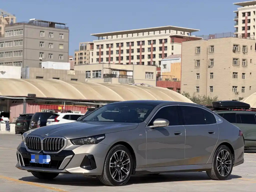 BMW 5 Series 2024 530Li Leading M Sports Package купить на сайте DeffCars