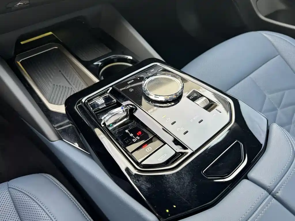 BMW 5 Series 2024 530Li Exclusive M Sports Package купить на сайте DeffCars