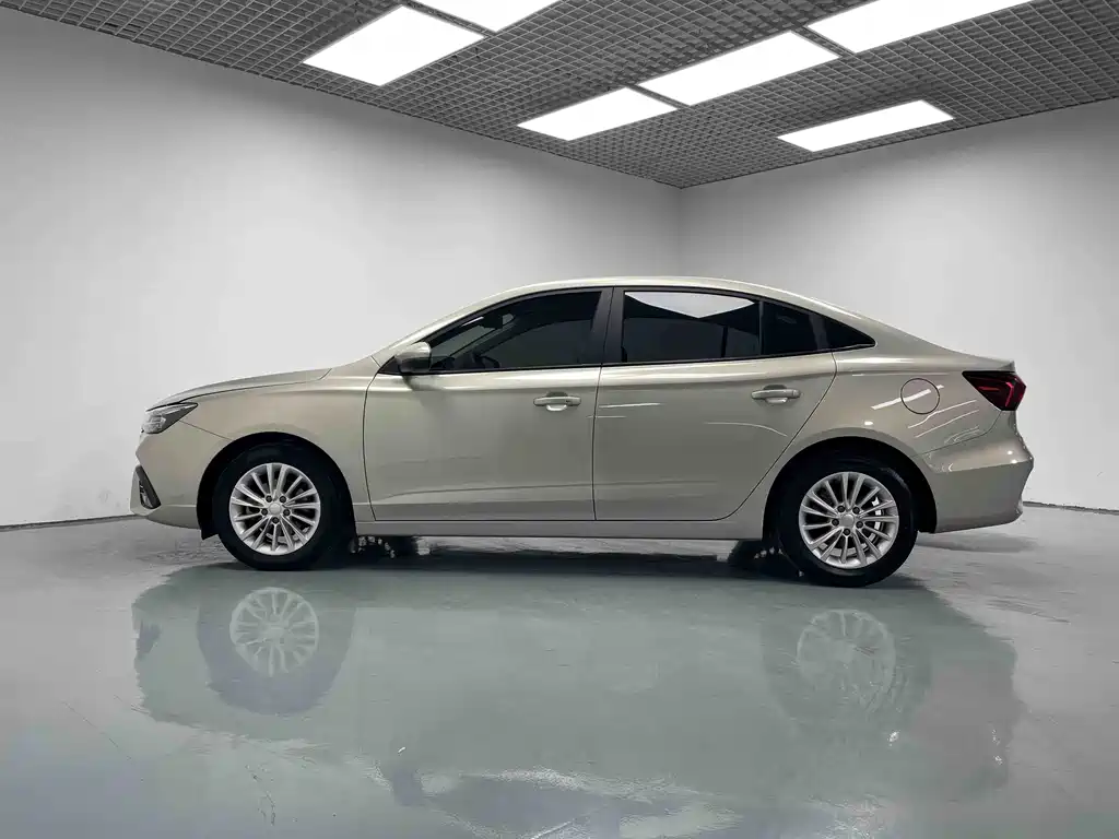 Roewe i5 2021 1.5L CVT Platinum Edition купить на сайте DeffCars