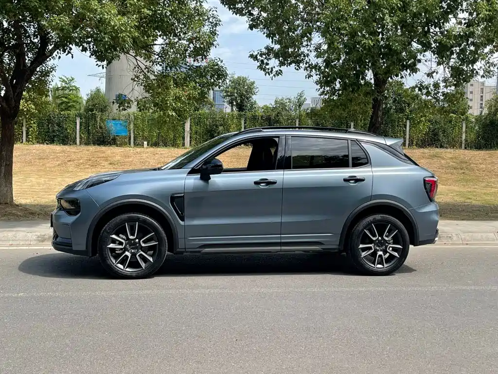 Lynk & Co 01 2025 2.0TD two-wheel drive refreshed Pro version купить на сайте DeffCars
