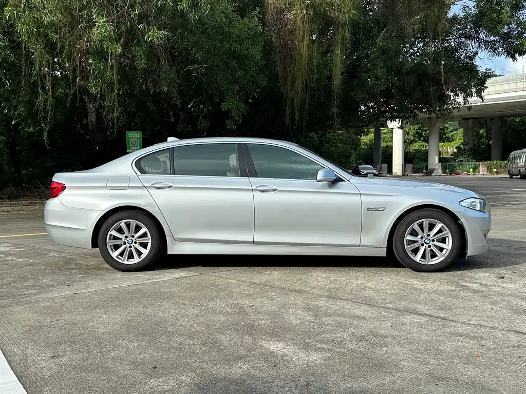BMW 5 Series 2011 523Li Leading Model купить на сайте DeffCars