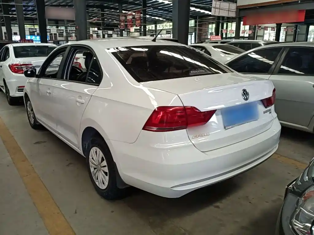 Santana 2016 1.6L Manual Fashion Edition купить на сайте DeffCars