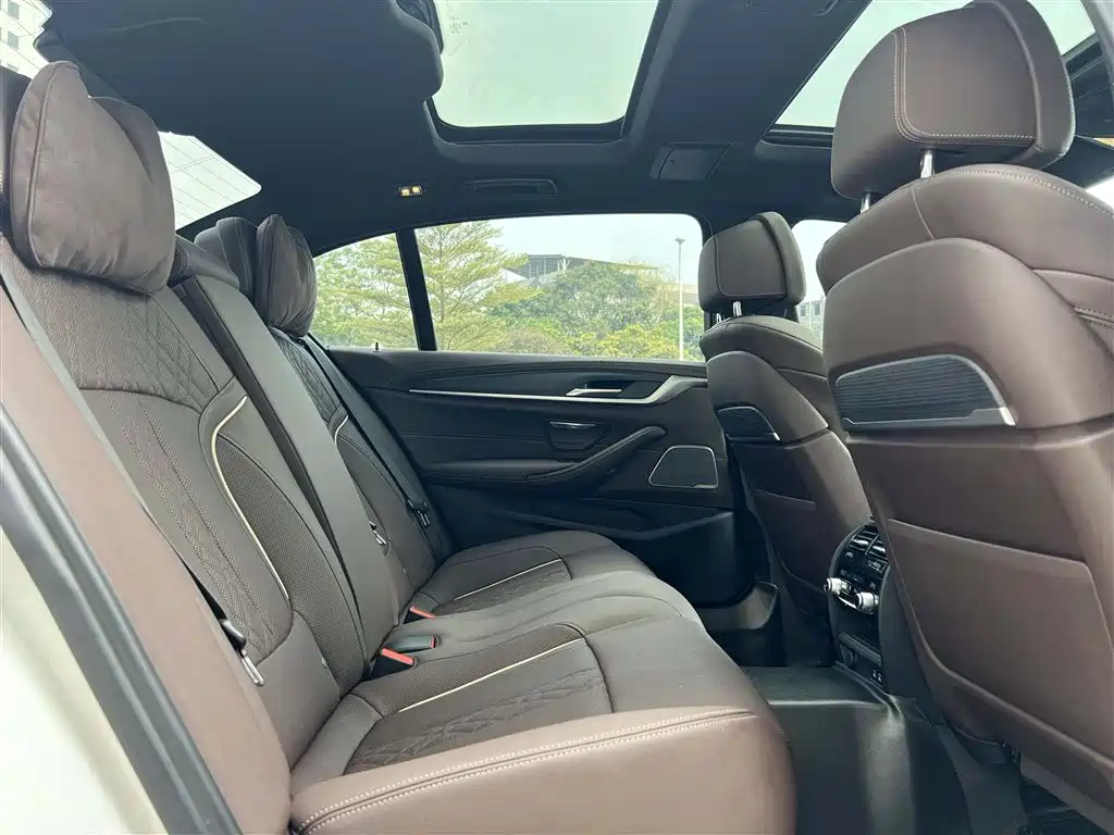 BMW 5 Series 2022 Facelift 2 530Li Exclusive M Sports Package купить на сайте DeffCars
