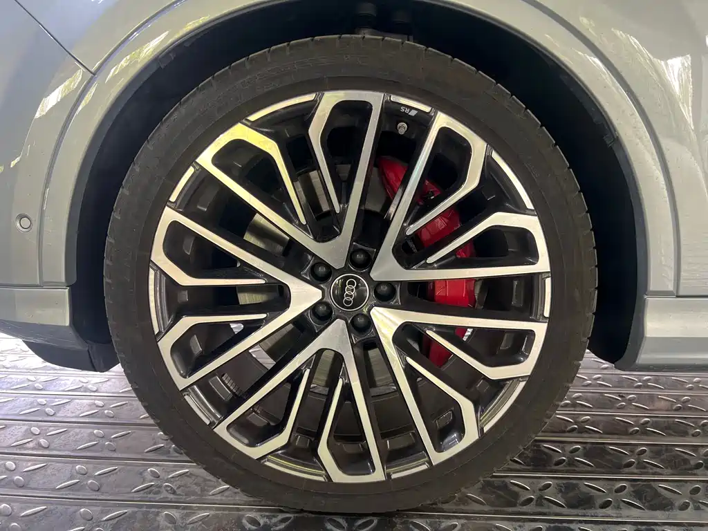 Audi SQ7 2024 4.0 TFSI купить на сайте DeffCars