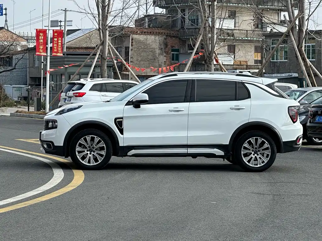 Lynk & Co 01 2017 2.0T two-wheel drive version купить на сайте DeffCars