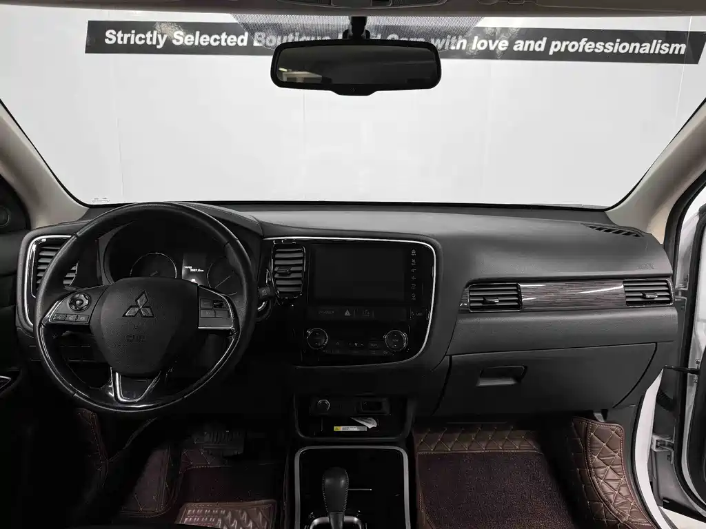 Outlander 2019 2.0L 2WD Enjoyable Edition 5 seats National V купить на сайте DeffCars