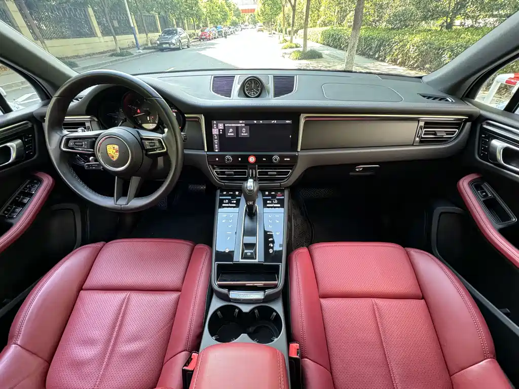 Macan 2023 Macan T 2.0T купить на сайте DeffCars