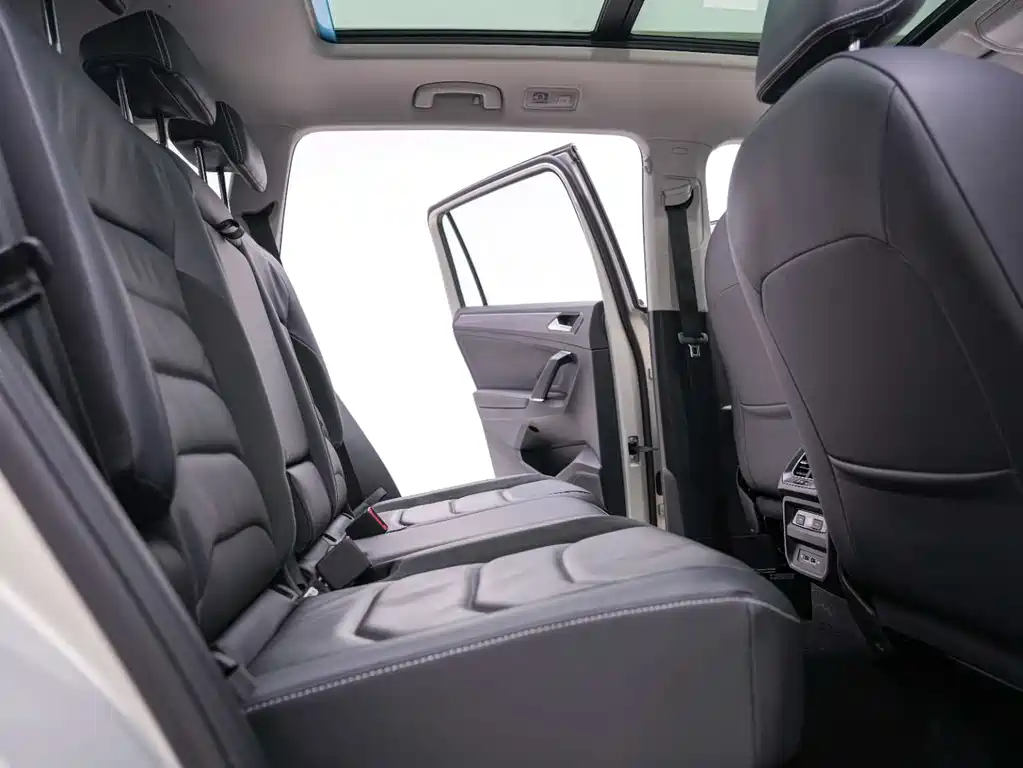 Tiguan L 2021 330TSI automatic two-wheel drive R-Line version купить на сайте DeffCars