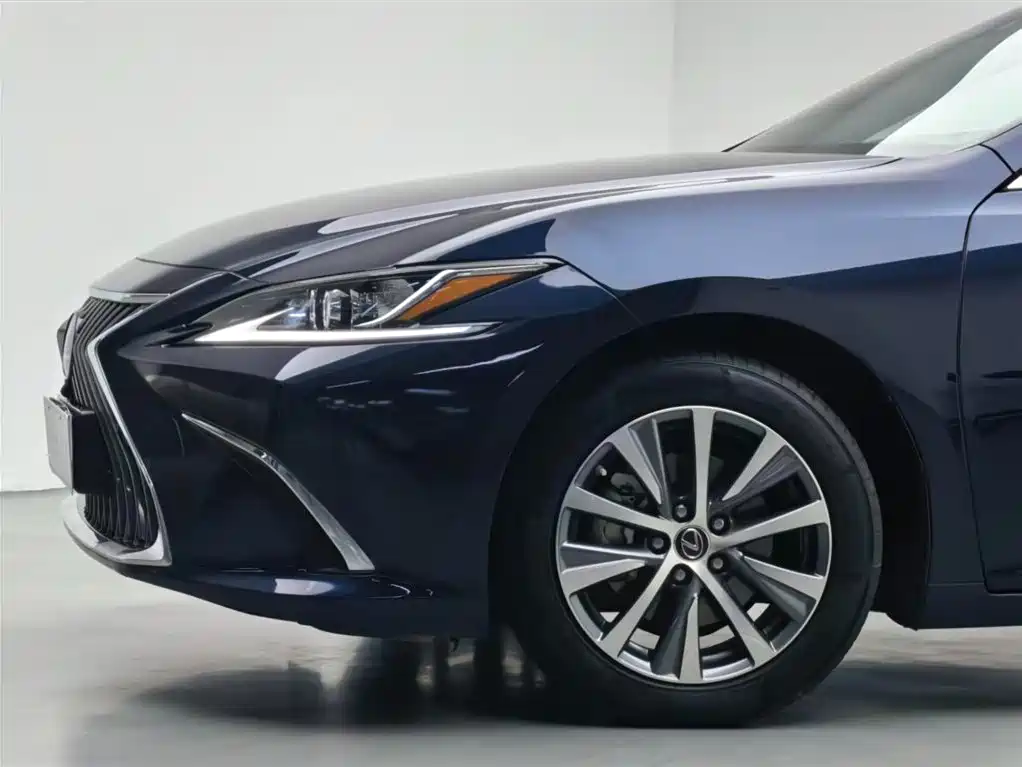 Lexus ES 2018 300h Excellence Edition National V купить на сайте DeffCars