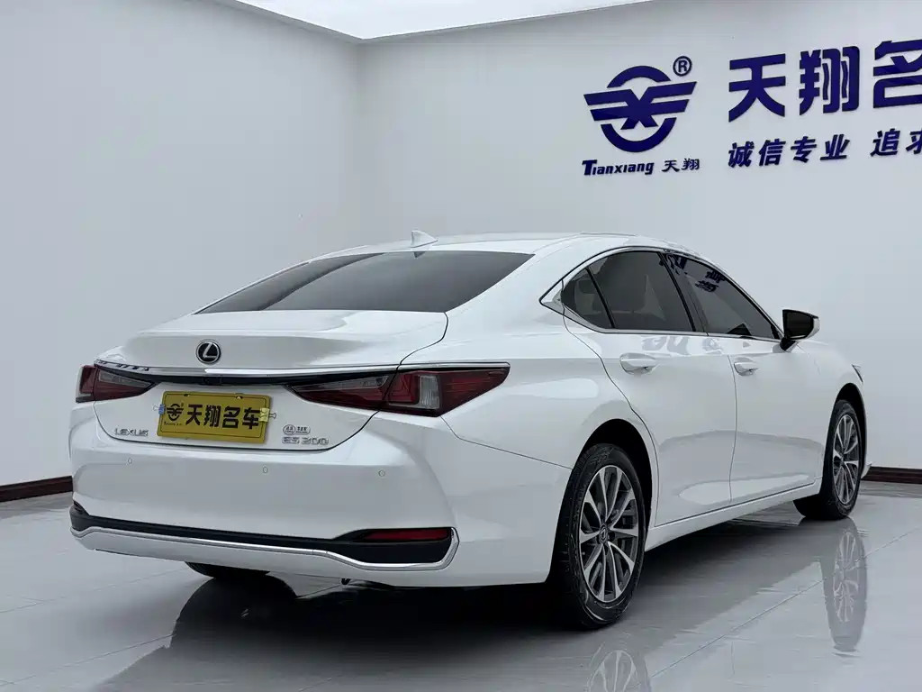 Lexus ES 2023 200 Excellence Edition купить на сайте DeffCars