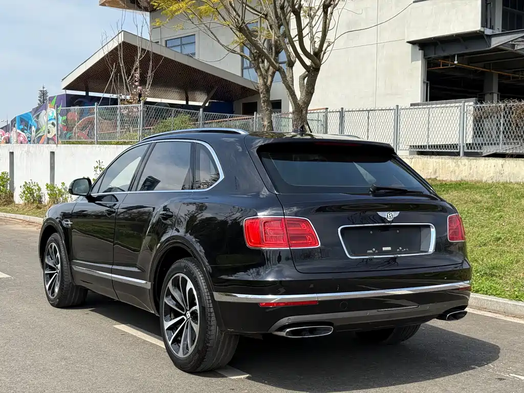 Bentayga 2016 6.0T Standard Edition купить на сайте DeffCars