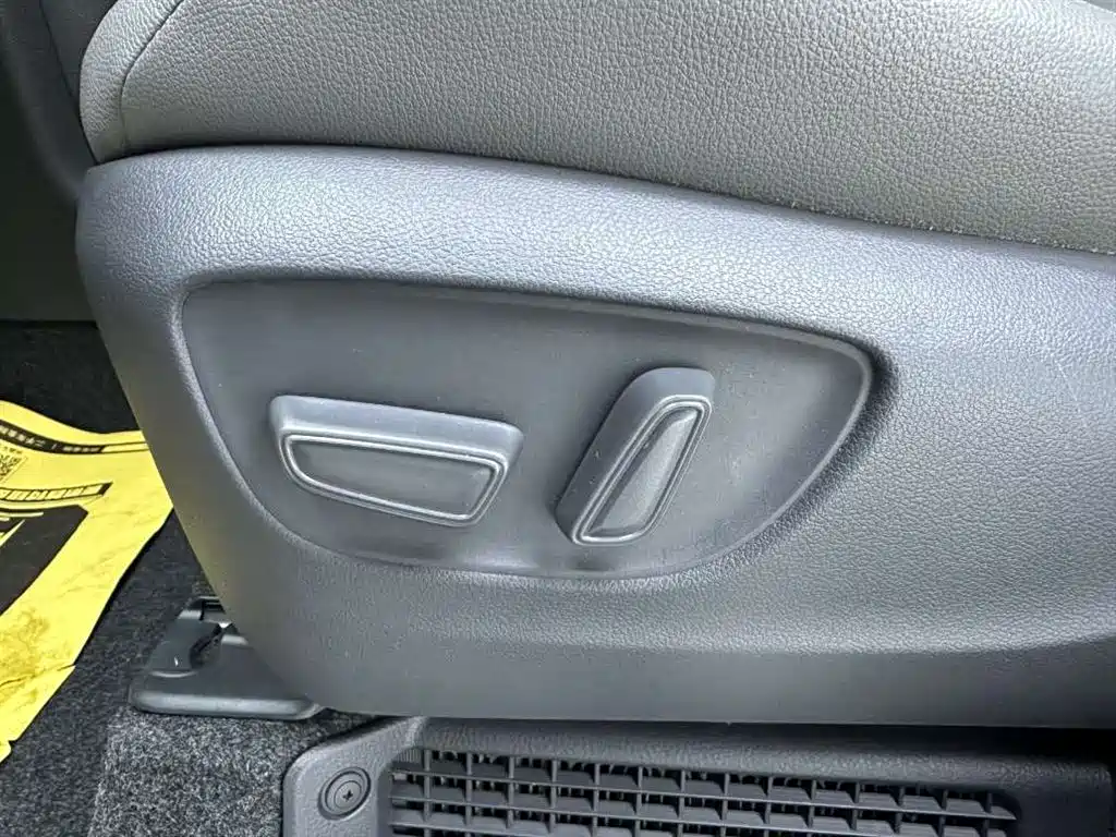 SIENNA 2021 2.5L Hybrid Deluxe Edition купить на сайте DeffCars